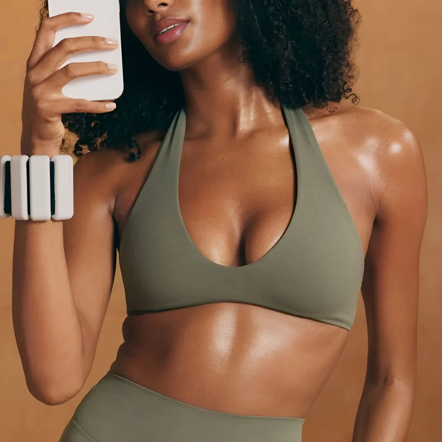 Top Halter SoftMotion – Suporte Elegante e Conforto Minimalista